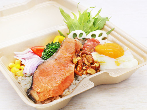 グリルサーモンのナッツソース