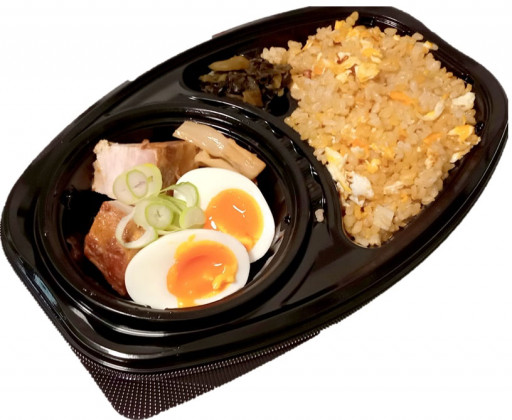 【豚骨チャーハン】味玉＆チャーシュー