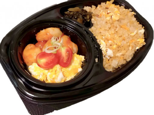 【チャーハン風！豚骨飯】エビチリ&卵とトマト炒め