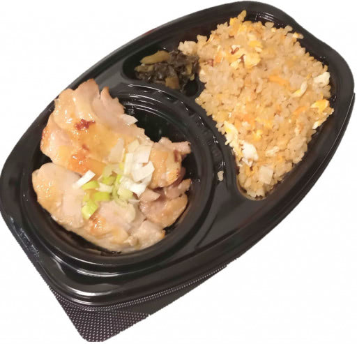 【チャーハン風！豚骨飯】鶏の葱塩ダレ