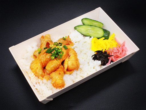 ピリ辛もつ焼き重